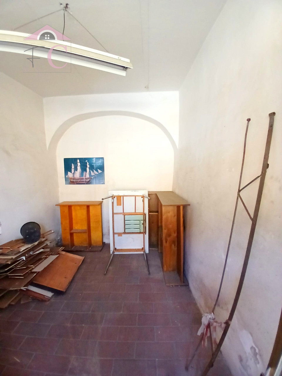 narni censtro storico locale magazzino con vetrina piano terra  3.png